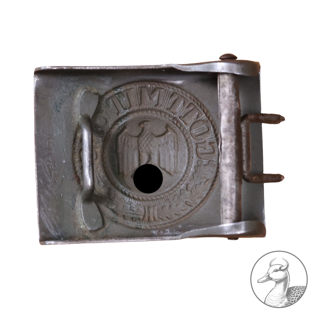 Wehrmacht Koppelschloss "Gott mit uns" am Koppel&nbsp;

Koppelschloss der Wehrmacht des Herstellers Noelle und Hueck 1941 im sehr gutem Zustand mit fast vollständig erhaltener Lackierung am dazugehörigem Koppel Länge 100.Ein wirklich schönes Stück in sehr guter Erhaltung.