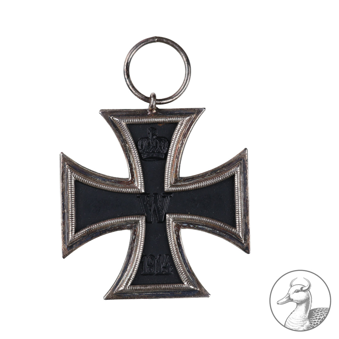 Eisernes Kreuz 2. Klasse 1914 und Ehrenkreuz für Frontkämpfer mit Band im Etui.

Sehr schönes Original Set eines Eisernen Kreuzes 2. Klasse und dem Frontkämpfer Ehrenkreuz des 1. Weltkrieges 1914-1918. Beide Auszeichnungen mit Band im guten Zustand im zeitgenössischen Etui. Das Etui ebenfalls im sehr guten Zustand mit rotem Samt.