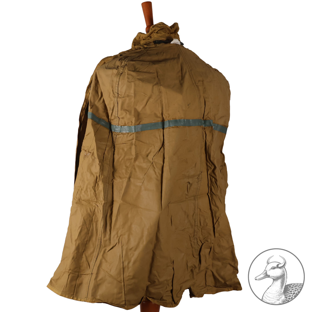 Originaler gummierter Regenumhang der Hitlerjugend

Fertigung aus braunem gummiertem Stoff.
Alle Knöpfe vorhanden.

Produktdetails&nbsp;

Typ: Regenmantel HJ
Hersteller: nicht bekannt
Material: Gummierter Stoff
Zustand: 1-2