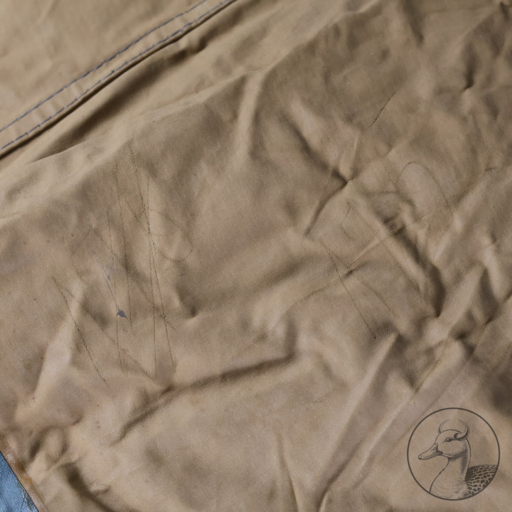 Originaler gummierter Regenumhang der Hitlerjugend

Fertigung aus braunem gummiertem Stoff.
Alle Knöpfe vorhanden.

Produktdetails&nbsp;

Typ: Regenmantel HJ
Hersteller: nicht bekannt
Material: Gummierter Stoff
Zustand: 1-2