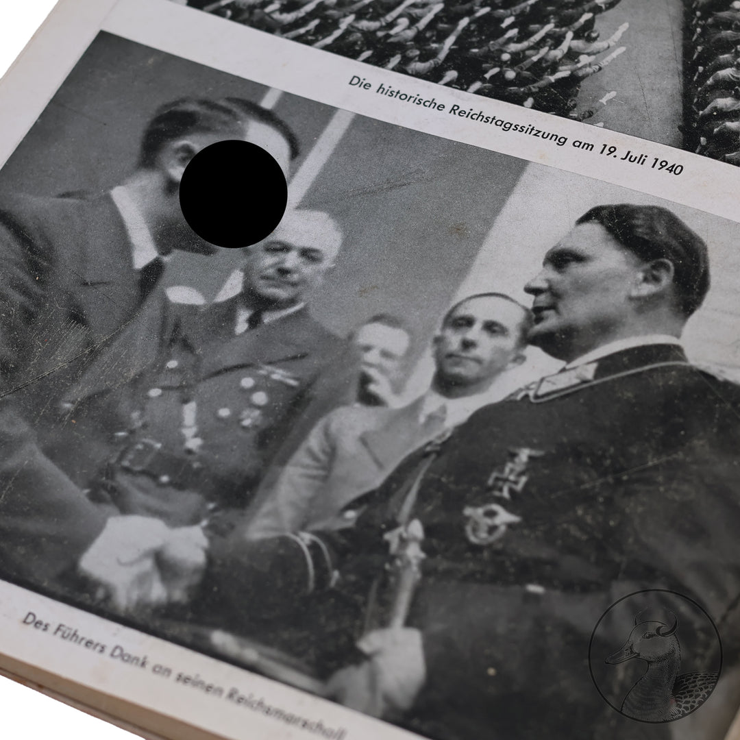 "Mit Hitler im Westen" Adolf Hitler Zeitgeschichte&nbsp;

100 Bilddokumente aus der Umgebung des Führers - Geleitwort: Generalfeldmarschall Keitel (Chef des Oberkommandos der Wehrmacht). Zeitgeschichte Verlag Berlin W 35. Mit Schutzeinschlag.&nbsp;&nbsp;

1.-100. Tausend / 1940