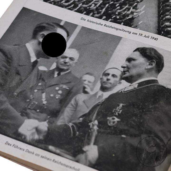 "Mit Hitler im Westen" Adolf Hitler Zeitgeschichte&nbsp;

100 Bilddokumente aus der Umgebung des Führers - Geleitwort: Generalfeldmarschall Keitel (Chef des Oberkommandos der Wehrmacht). Zeitgeschichte Verlag Berlin W 35. Mit Schutzeinschlag.&nbsp;&nbsp;

1.-100. Tausend / 1940