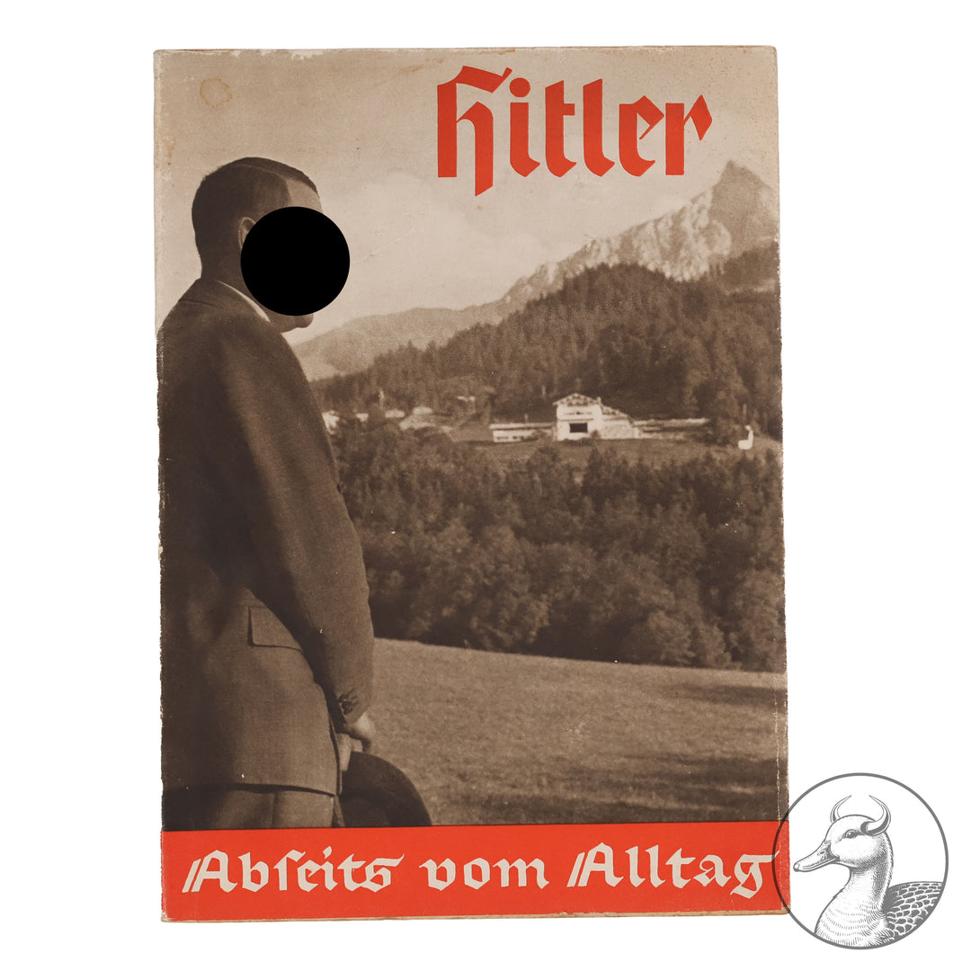 "Abseits vom Alltag" Adolf Hitler, Zeitgeschichte&nbsp;

100 Bilddokumente aus der Umgebung des Führers - Geleitwort: Obergruppenführer Wilhelm Brückner. Verlag und Vertriebsgesellschaft m.b.H. Berlin W35. Mit Schutzumschlag