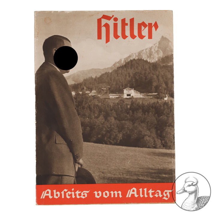 "Abseits vom Alltag" Adolf Hitler, Zeitgeschichte&nbsp;

100 Bilddokumente aus der Umgebung des Führers - Geleitwort: Obergruppenführer Wilhelm Brückner. Verlag und Vertriebsgesellschaft m.b.H. Berlin W35. Mit Schutzumschlag