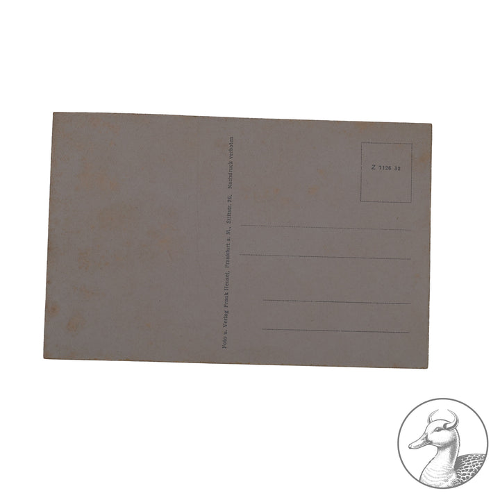 Postkarte Fotografie von A.Hitler mit der Blutfahne von 1923&nbsp;

Adolf Hitler mit der Blutfahne v. 1923 - Foto und Verlag Frank Hensel Frankfurt am Main. Ansichtskartengröße.