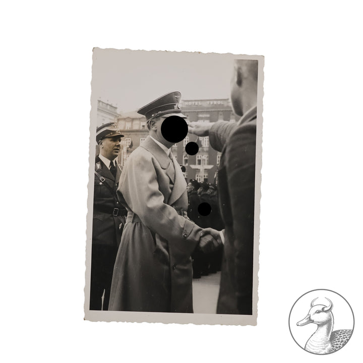 Postkarte Fotografie Hitler in Innsbruck

Adolf Hitler Besuch in Innsbruck-Abnahme der angetretenen Formation.