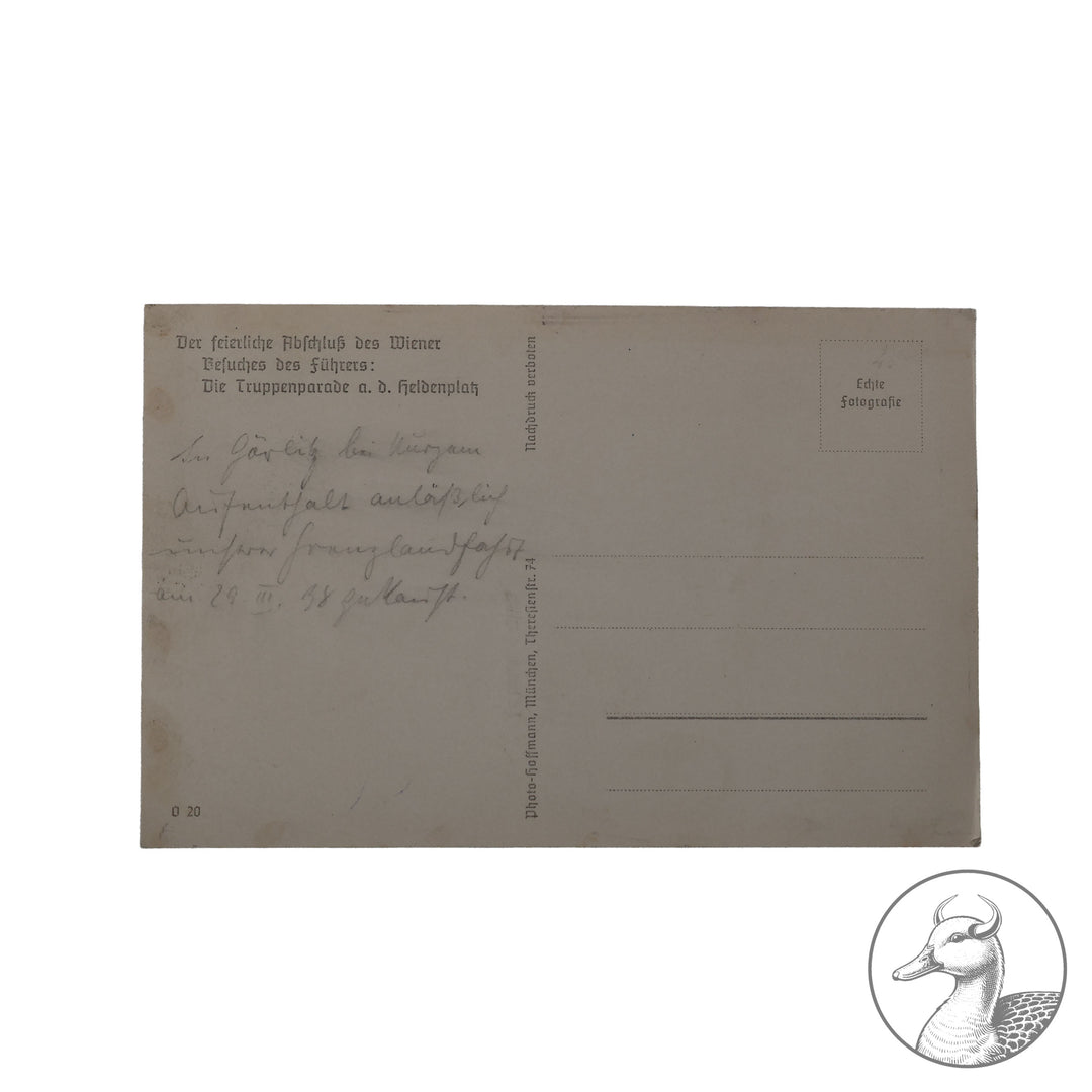 Hoffmann Postkarte Hitler und Himmler in Wien 1938

Hoffmann Karte im guten Zustand,ungelaufen
