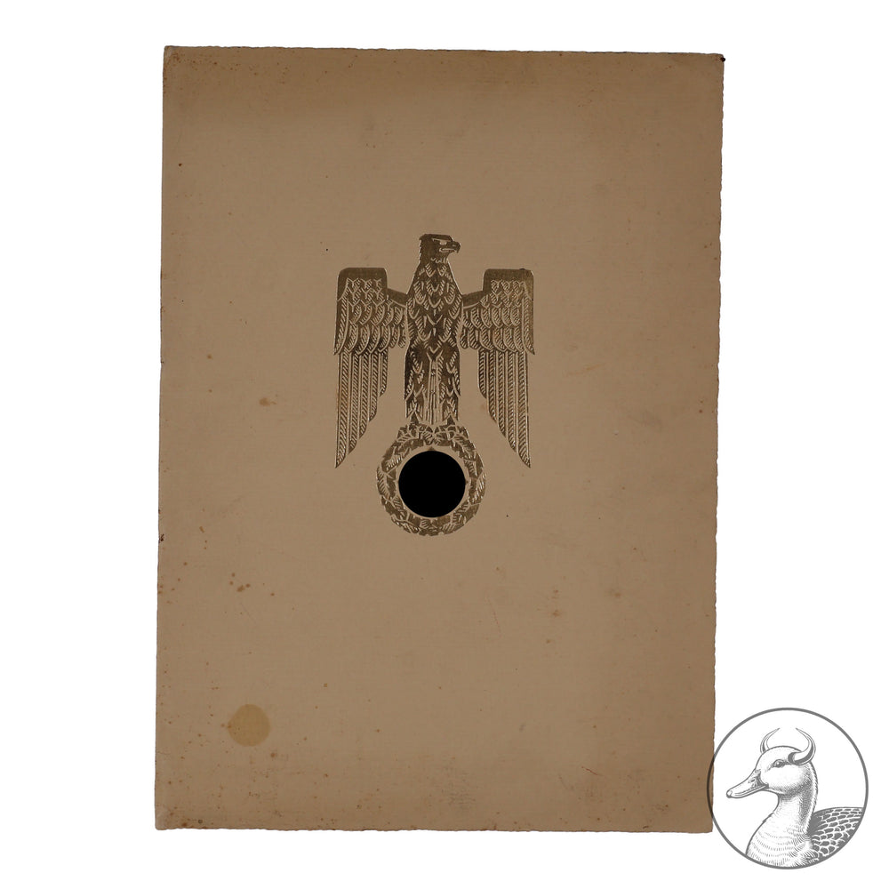 Große Beförderungsurkunde für einen Regierungsbaurat, der für die Luftwaffe tätig war.

Ausgestellt 1941 in Berchtesgaden, mit Faksimile Unterschrift Hitlers im guten sammelwürdigem Zustand