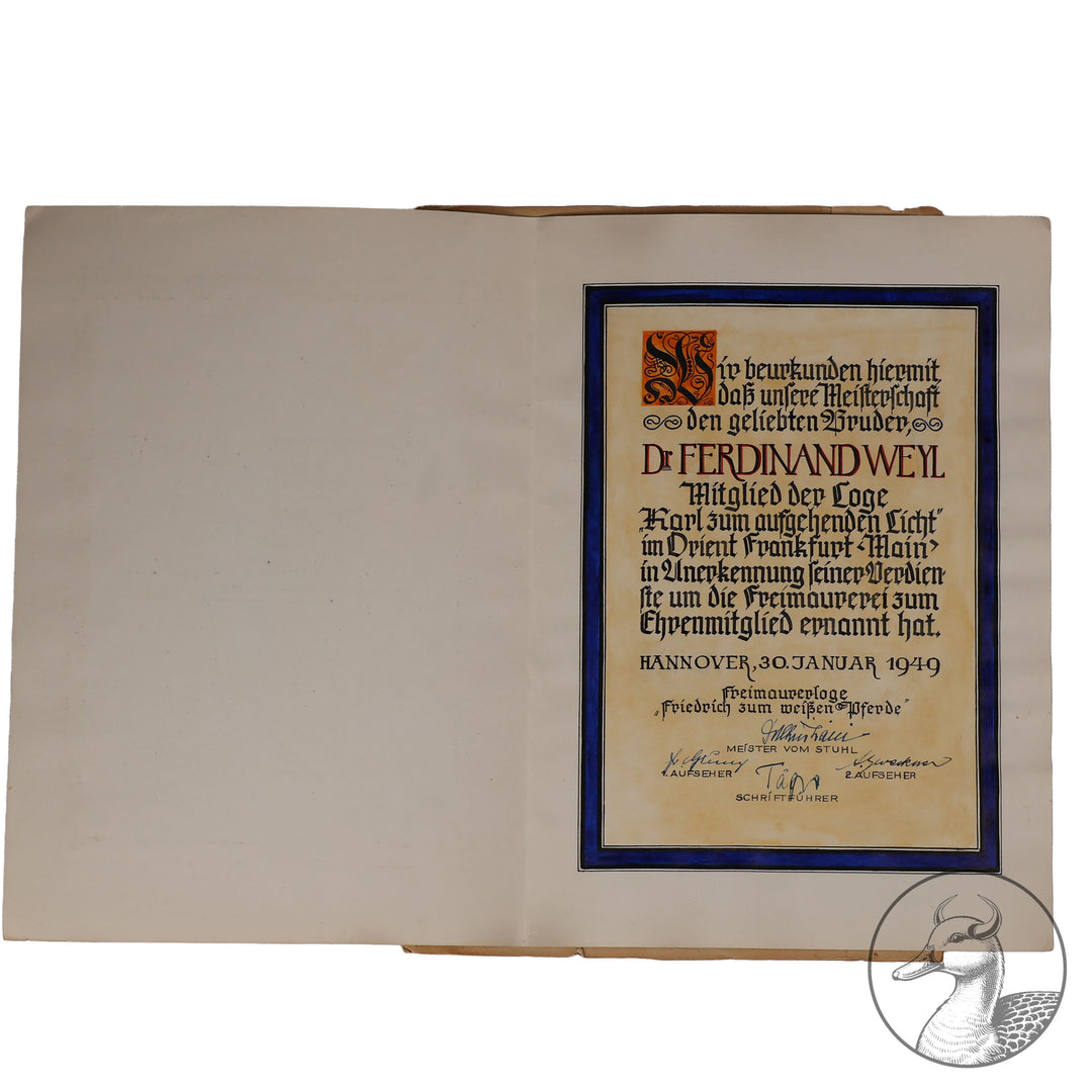 Urkunde Freimaurer Loge Carl zum aufgehenden Licht im Orient aus Frankfurt

Schmuckurkunde der Loge für ein Ehrenmitglied von 1949