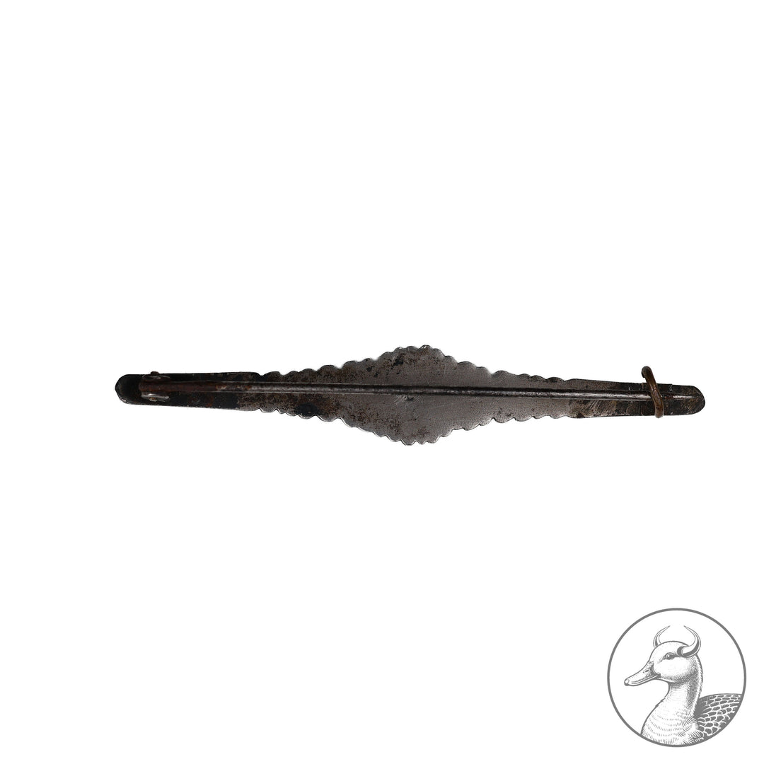 Dekorative Damenspange-Brosche Erster Weltkrieg Eisernes Kreuz

Spange mit emaillierten Eisernen Kreuz, 800 Silber gestempelt, im dazugehörigem Etui des bekannten Kölner Hofjuweliers Ernst Goldschmidts, im guten sammelwürdigem Zustand.

Maße: Länge 6,7 cm