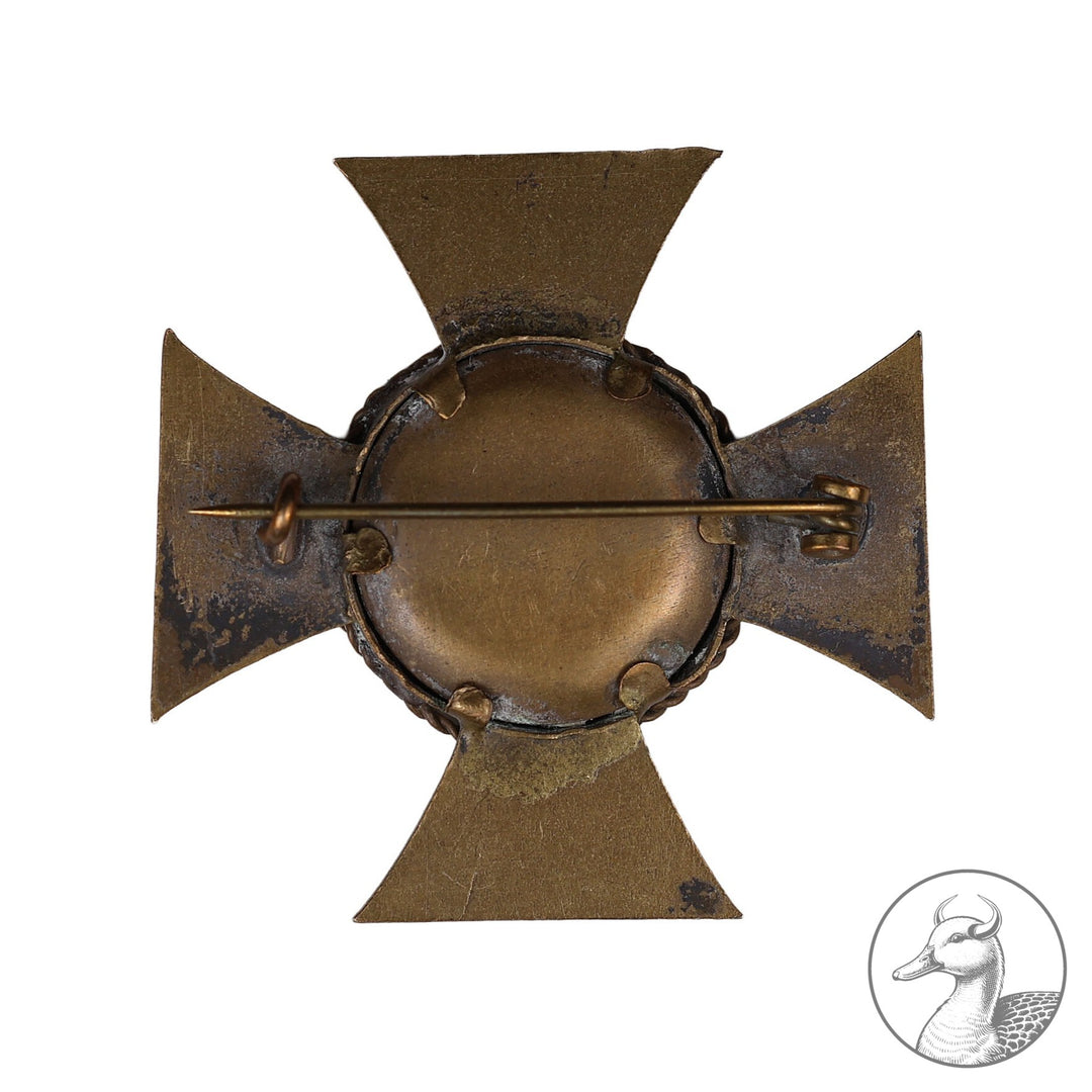 Patriotisches Erinnerungskreuz Eisernes Kreuz Soldatenbild

Patriotisches Erinnerungskreuz 1914 in Form des Eisernen Kreuzes, mit eingelegten Foto. Maße: 4 x 4 cm.