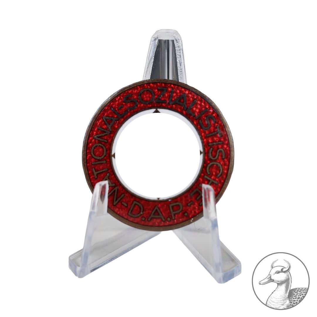 Parteiabzeichen der NSDAP RZM M 1/8

Parteiabzeichen.  Knopfloch Dekoration, Markiert, altersbedingte Patina. Selten