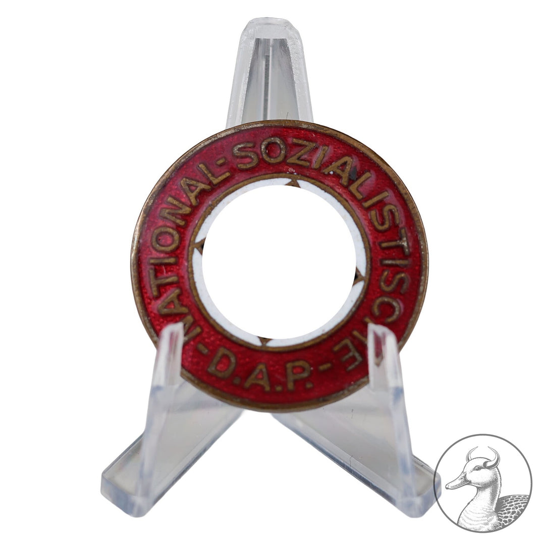 Parteiabzeichen der NSDAP

Frühes Parteiabzeichen. Ges Gesch markiert, altersbedingte Patina.