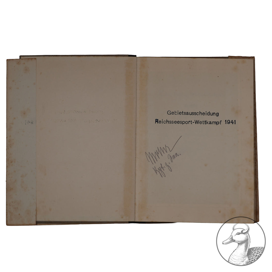 Kriegsmarine am Feind - Ein Bildbericht über den deutschen Freiheitskampf zur See von Friedrich Meier

Auflage 180 000 / Berlin 1940 / 237 Seiten / Verlag Erich Klinghammer - gestempelt mit "Gebietsausscheidung Reichsseesport-Wettkampf 1941" und Signatur.