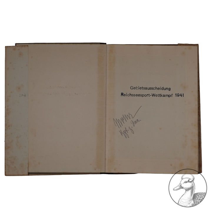 Kriegsmarine am Feind - Ein Bildbericht über den deutschen Freiheitskampf zur See von Friedrich Meier

Auflage 180 000 / Berlin 1940 / 237 Seiten / Verlag Erich Klinghammer - gestempelt mit "Gebietsausscheidung Reichsseesport-Wettkampf 1941" und Signatur.