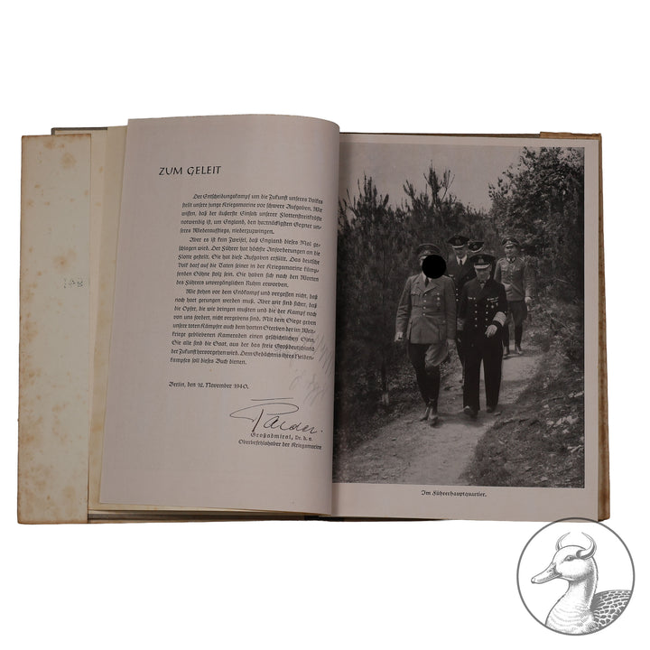 Kriegsmarine am Feind - Ein Bildbericht über den deutschen Freiheitskampf zur See von Friedrich Meier

Auflage 180 000 / Berlin 1940 / 237 Seiten / Verlag Erich Klinghammer - gestempelt mit "Gebietsausscheidung Reichsseesport-Wettkampf 1941" und Signatur.