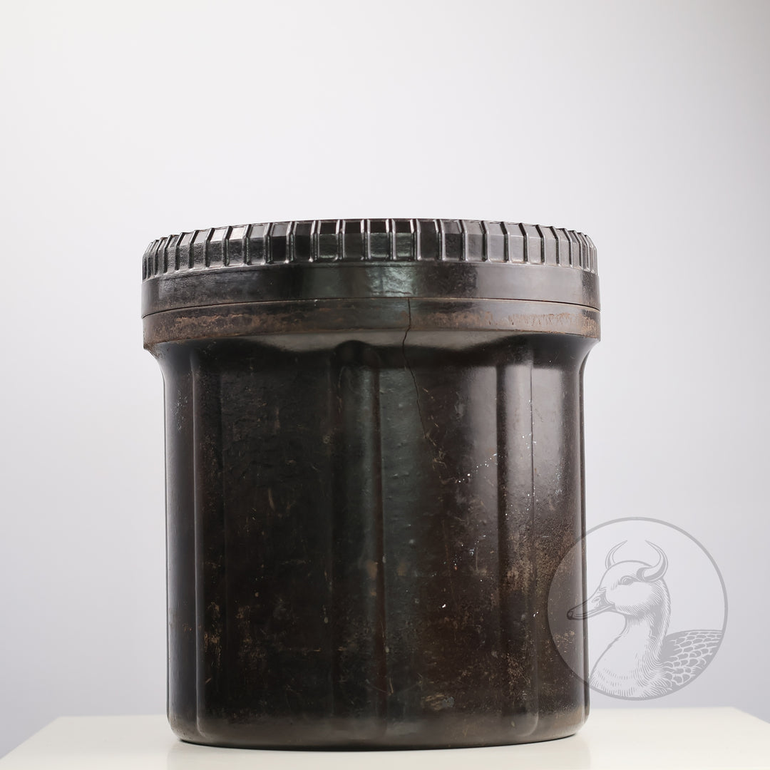 Zum Verkauf Originale Schraubdeckeldose aus Bakelit der Wehrmacht 1944 für die Kartuschen-Vorlage zur 15cm Feldhaubitze 13 leichter Riss oben bis zum Dosenboden 2/3 senkrecht verlaufend