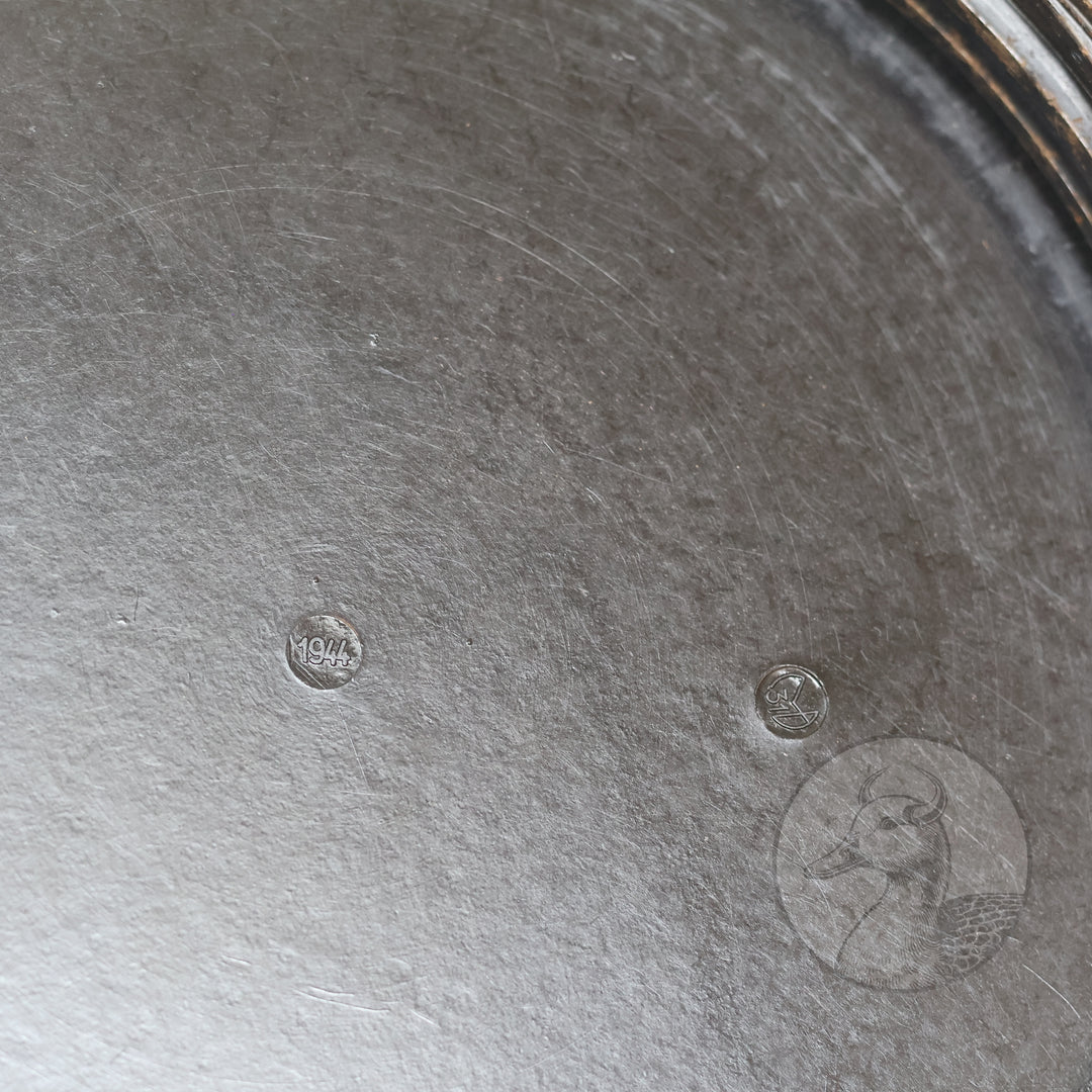 Zum Verkauf Originale Schraubdeckeldose aus Bakelit der Wehrmacht 1944 für die Kartuschen-Vorlage zur 15cm Feldhaubitze 13 leichter Riss oben bis zum Dosenboden 2/3 senkrecht verlaufend