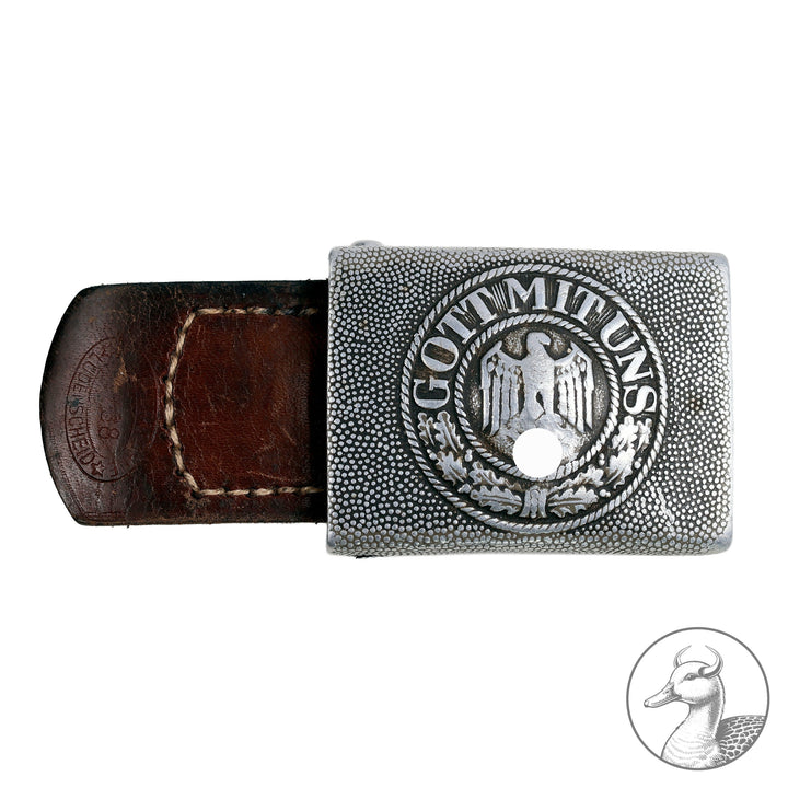 Typ:&nbsp; Koppelschloss Heer
Hersteller: Richard Sieper und Söhne
Zustand: stärkere Gebrauchsspuren an Schloss, am Hoheitsabzeichen wurde gefeilt