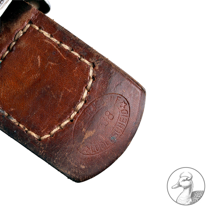 Typ:&nbsp; Koppelschloss Heer
Hersteller: Richard Sieper und Söhne
Zustand: stärkere Gebrauchsspuren an Schloss, am Hoheitsabzeichen wurde gefeilt