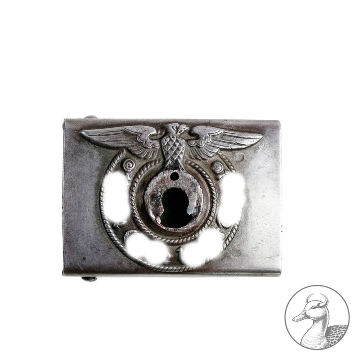 Typ: Koppelschloss Waffen-SS
Hersteller: Assmann
Zustand: Symbol herausgebohrt. Großes Loch, wie ein kleines Loch erkennbar